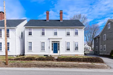 95 W Main St, North Kingstown, RI 02852