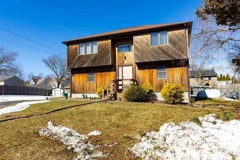 21 Chesterfield Ave, Warwick, RI 02889