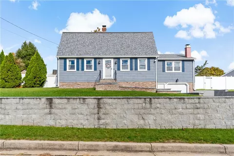 136 Silverwood Ln, West Warwick, RI 02893