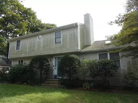 90 Walnut Rd, Barrington, RI 02806