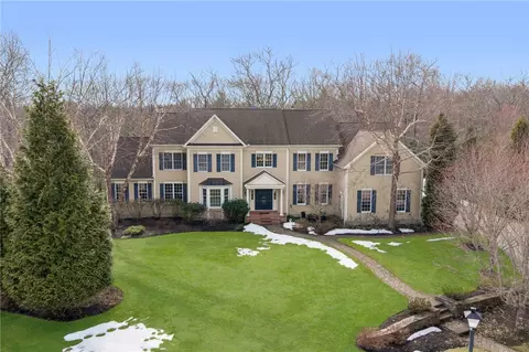 25 Hoyer Ct, East Greenwich, RI 02818