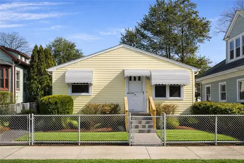 87 Pinehurst Ave, Providence, RI 02908