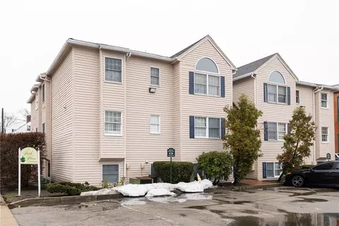 95 Park Pl #201, Pawtucket, RI 02860