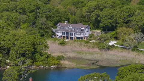 137 Cove Pt E, Charlestown, RI 02813
