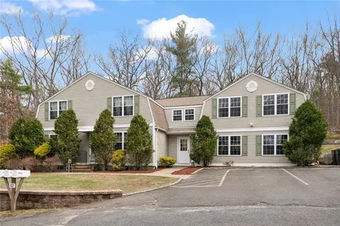 52 Lincoln St, Smithfield, RI 02917