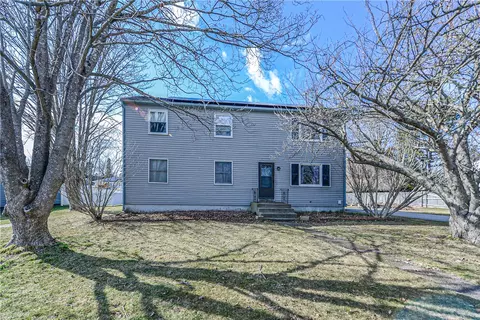 25 Watson Dr, Portsmouth, RI 02871