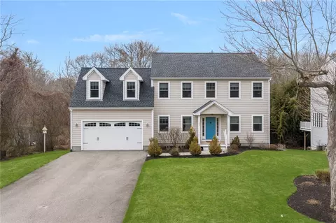 106 S Bay Dr, Narragansett, RI 02882