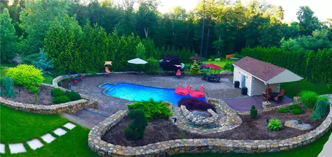 175 Hope Furnace Rd, Hope, RI 02831