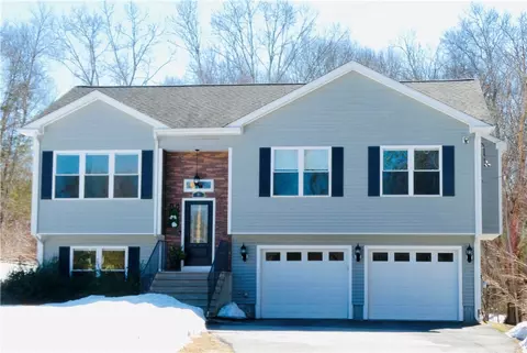 6 Heywood Ln, Johnston, RI 02919