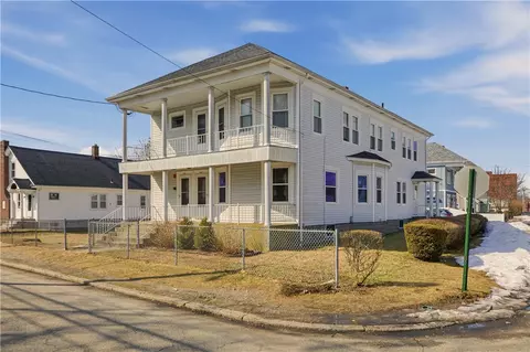 982 York Ave, Pawtucket, RI 02861