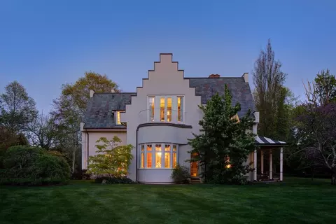 14 Leroy Ave, Newport, RI 02840
