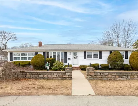 106 Coyle Ave, Rumford, RI 02916