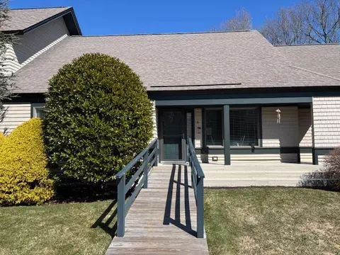 6 Brandywine Ln, Narragansett, RI 02882