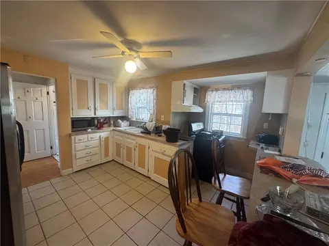 Kitchen - 15 Link St, Warwick, RI 02886 photo 3 of 4