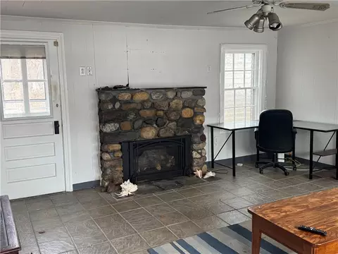 Living - 15 Link St, Warwick, RI 02886 photo 6 of 9