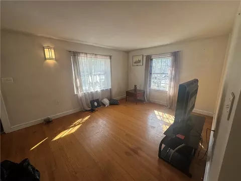 Living - 15 Link St, Warwick, RI 02886 photo 1 of 9