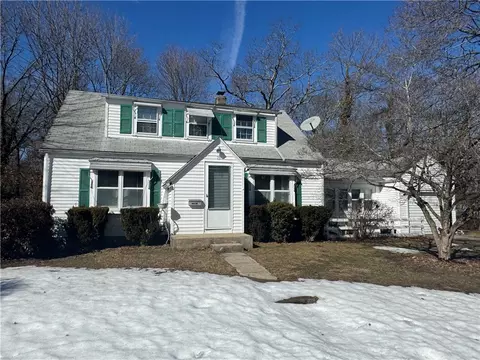 15 Link St, Warwick, RI 02886