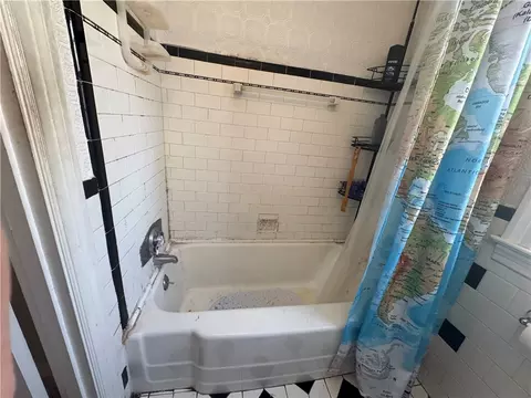 Bath - 15 Link St, Warwick, RI 02886 photo 2 of 2