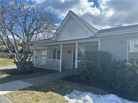 340 North Ln, Bristol, RI 02809