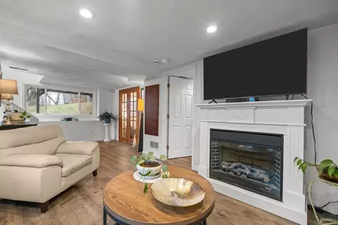 Living - 6 Tennyson Rd, Warwick, RI 02888 photo 5 of 6