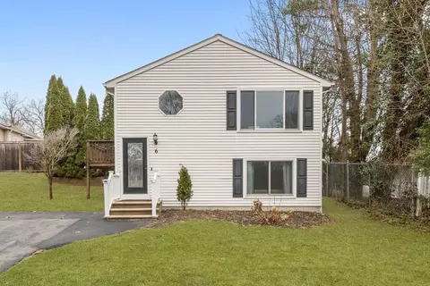6 Tennyson Rd, Warwick, RI 02888
