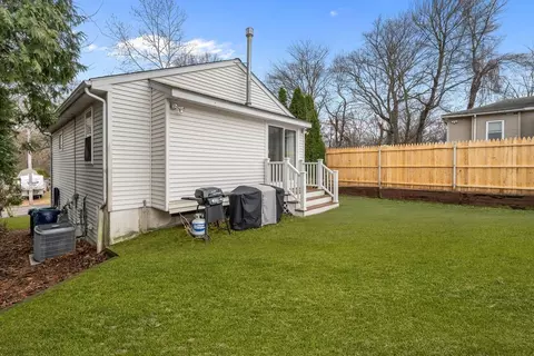 Exterior - 6 Tennyson Rd, Warwick, RI 02888 photo 5 of 8