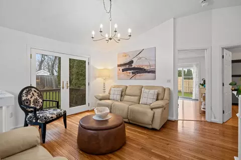 Living - 6 Tennyson Rd, Warwick, RI 02888 photo 1 of 6