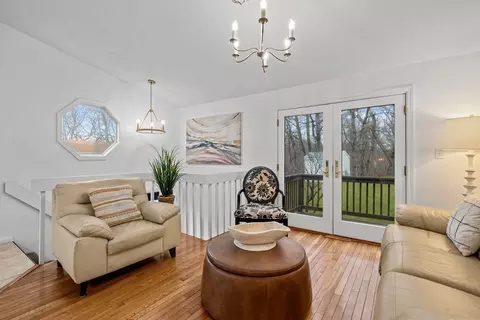 Living - 6 Tennyson Rd, Warwick, RI 02888 photo 2 of 6