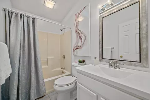 Bath - 6 Tennyson Rd, Warwick, RI 02888 photo 1 of 2