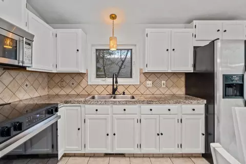 Kitchen - 6 Tennyson Rd, Warwick, RI 02888 photo 2 of 4