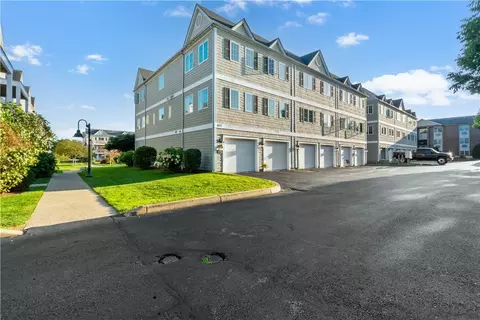 677 Metacom Ave #64, Bristol, RI 02809