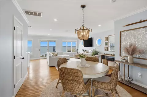 Dining - 360 Shawomet Ave, Warwick, RI 02889 photo 2 of 2