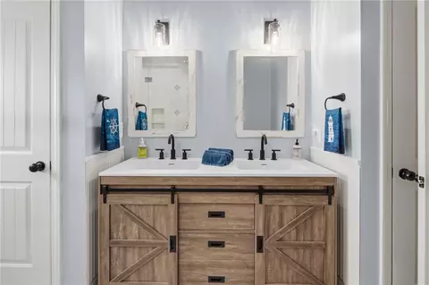 Bath - 360 Shawomet Ave, Warwick, RI 02889 photo 2 of 3