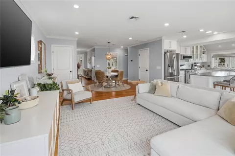 Living - 360 Shawomet Ave, Warwick, RI 02889 photo 4 of 4