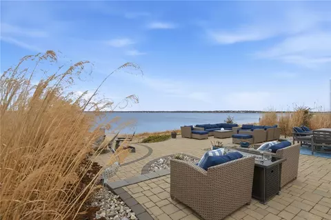 Exterior - 360 Shawomet Ave, Warwick, RI 02889 photo 4 of 5