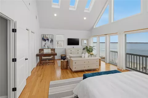 Bedroom - 360 Shawomet Ave, Warwick, RI 02889 photo 2 of 5