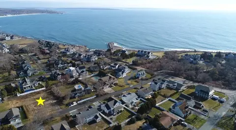 27 Westmoreland St, Narragansett, RI 02882