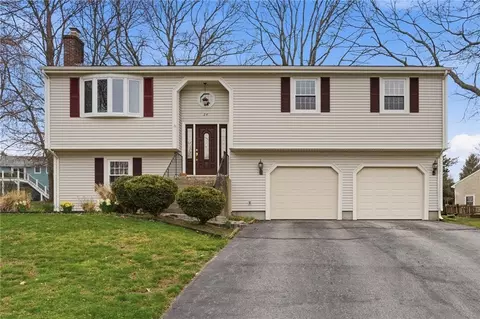 24 Sandy Ln, Bristol, RI 02809
