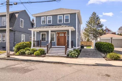 9 Whitwell Pl, Newport, RI 02840