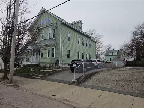 33 Young St, Pawtucket, RI 02860