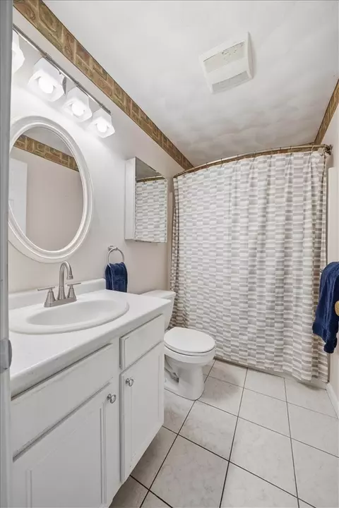 Bath - 23 Moss Ln, Coventry, RI 02816 photo 2 of 5