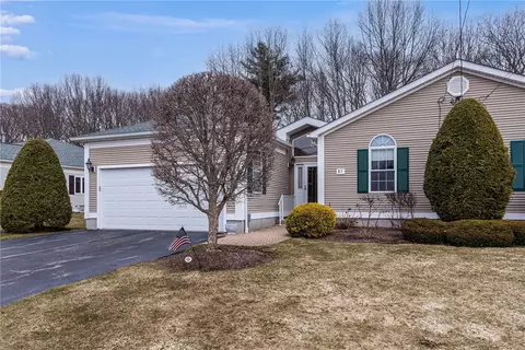 85 Orchard Meadows Dr, Smithfield, RI 02917