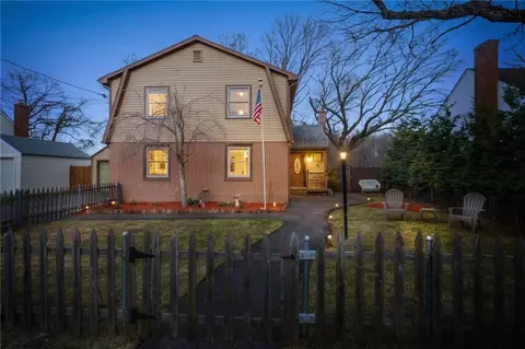 109 Pinecrest Dr, Pawtucket, RI 02861