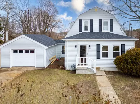 1853 W Shore Rd, Warwick, RI 02886