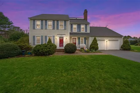 32 Lisa Ln, Hope Valley, RI 02832