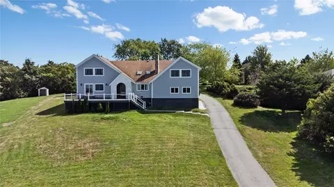 10 J H Dwyer Dr, Middletown, RI 02842