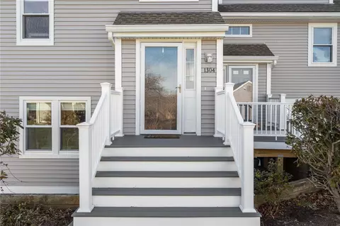 1304 Fairway Dr #1304, Middletown, RI 02842