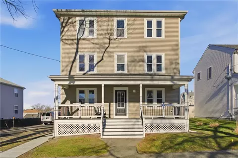 85 Bay View Ave #3, Bristol, RI 02809