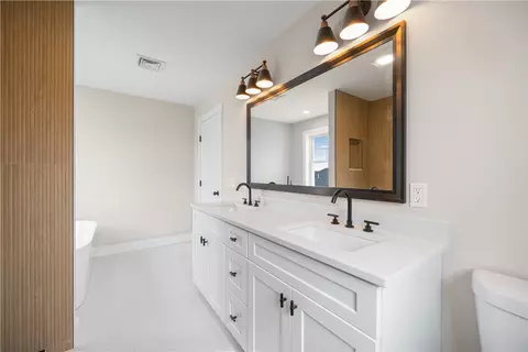 Bath - 89 St Agnes Ave, Woonsocket, RI 02895 photo 8 of 9