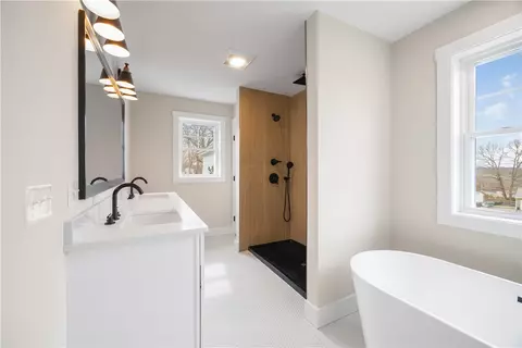 Bath - 89 St Agnes Ave, Woonsocket, RI 02895 photo 5 of 9